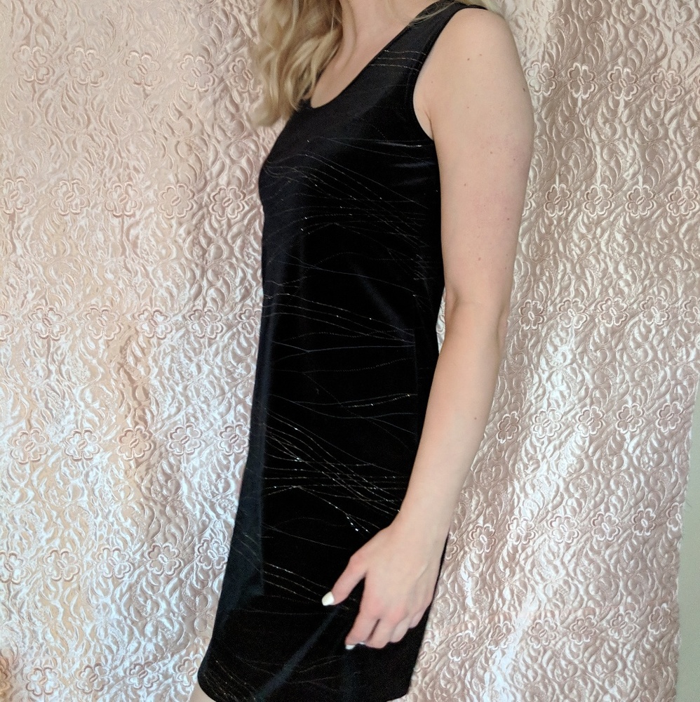 90' Velvet Black Dress